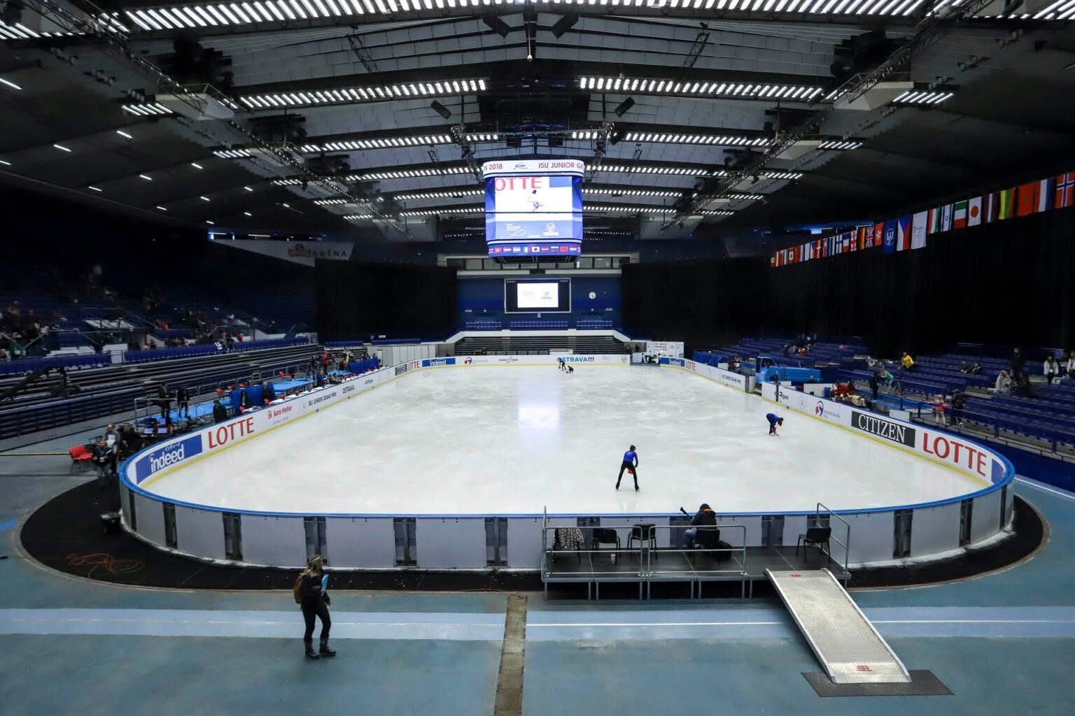 Ledová plocha Ostravar Arény během ISU Junior Grand Prix 2024